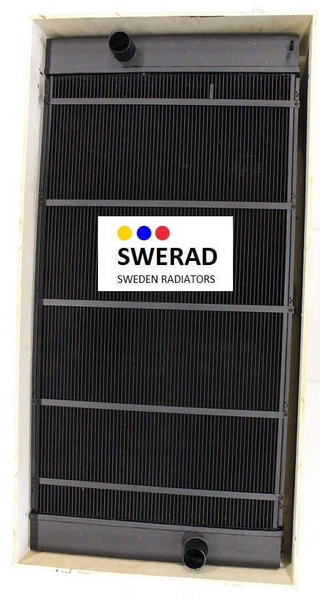 Swerad Sweden Kylare Volvo BM lastmaskin. Svart radiator med logotyp som säger "SWERAD SWEDEN RADIATORS.
