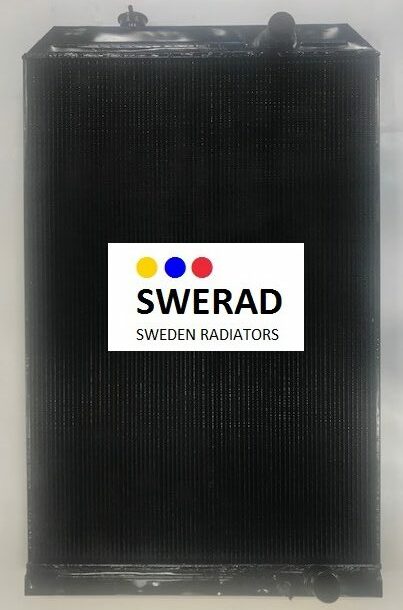 En svart radiator märkt "Kylare Vammas väghyvel" med en vit logotyp i mitten med tre färgade prickar ovanför texten.