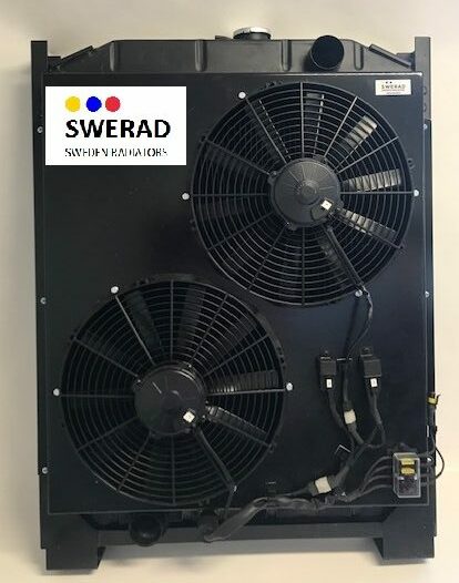 En Kylare universal Dieselgenerator/Elverk med två stora runda kylfläktar och kopplade ledningar, visad mot en enkel bakgrund.