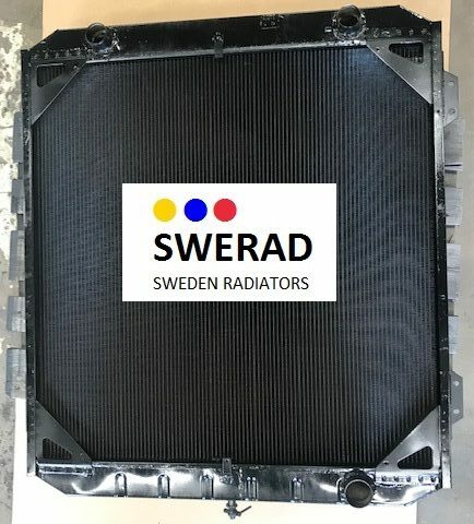 En stor svart radiator med produktnamnet "Kylare Scania elverk" och varumärkena "SWERAD" och "SWEDEN RADIATORS" i mitten.