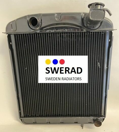 En kylare för Opel med svart galler och lock, med logotypen "SWERAD" och texten "SWEDEN RADIATORS.