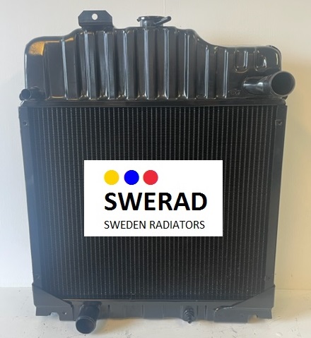 Svart kylare märkt med SWERAD Sweden Radiators logotyp på framsidan, prydd med färgade prickar ovanför "Värmeelement Ford"-texten.