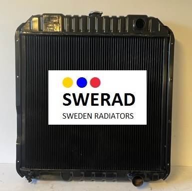 Närbild av en svart Kylare Nemek borrvagn med etiketten "SWERAD SWEDEN RADIATORS" i mitten, med tre färgade prickar ovanför texten.