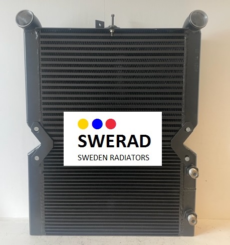 En svart kylare märkt "Kylare Ford traktor" av märket "SWERAD", med "SWEDEN RADIATORS" skrivet på en vit etikett i mitten.